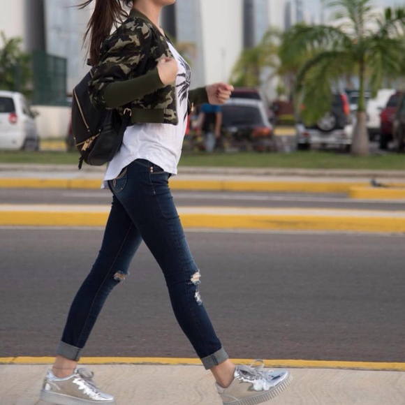 Last Size 8 🖤 Metallic Plateau Star Sneakers - Picture 8 of 8